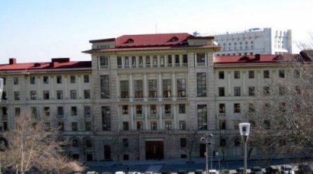 Smartphones banned inside Azeri cabinet building