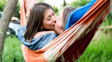 8 health benefits of kissing