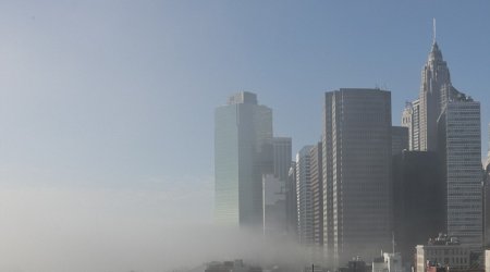 Thick blanket of fog covers New York in morning haze - PHOTO