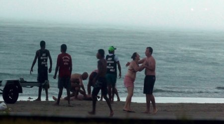 Tourist killed by lightning as she ran into the sea - PHOTO