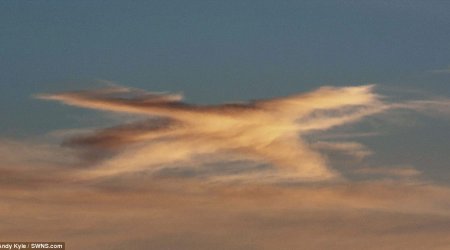 Clouds form to look like an aeroplane soaring across the sky - PHOTO