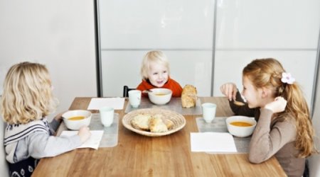 How to set a table to teach your kids good eating habits