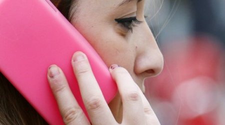 European visitors 'turn phones off' to avoid charges