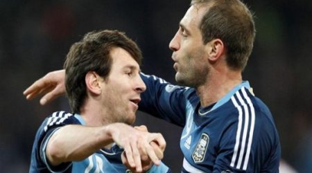 Liga - Zabaleta invites Messi for fish and chips in Didsbury