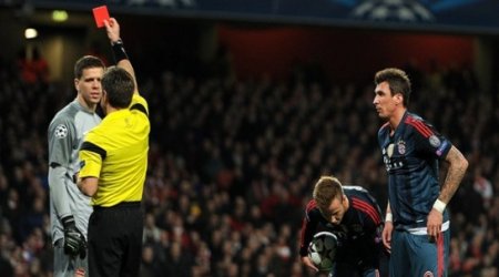 Wenger: Szczesny red card 'killed game'