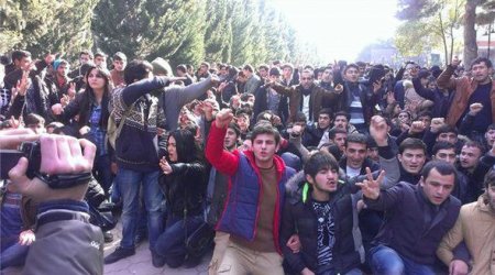 Police break up demonstration at Baku State University - PHOTO