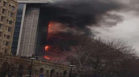 Strong fire observed in building in Baku’s center - PHOTO