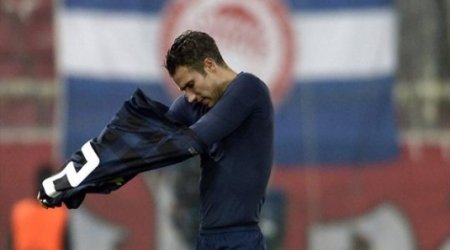 Van Persie criticises United team-mates