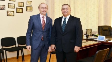 Mollazade meets Dutch ambassador in Baku