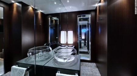 Company turns submarine into private love hotel - PHOTO