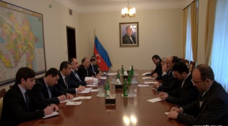 Azeri foreign minister meets visiting Iranian diplomat