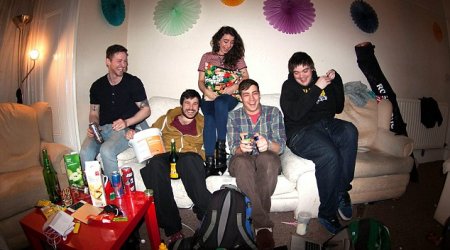 Female blogger reveals hilarious guide to surviving life with four male students - PHOTO