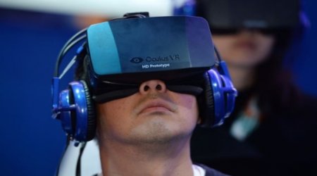 Facebook buys virtual reality headset firm Oculus for $2bn