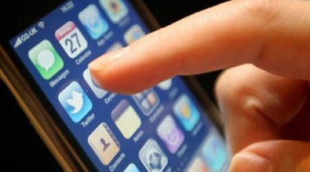 Smartphone overuse may 'damage' eyes
