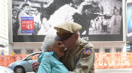 What The Most Romantic Photos Of All Time Can Teach Us About Love - PHOTO