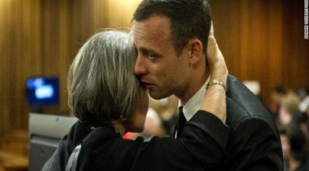 Oscar Pistorius opens defense with tearful apology to Steenkamp family