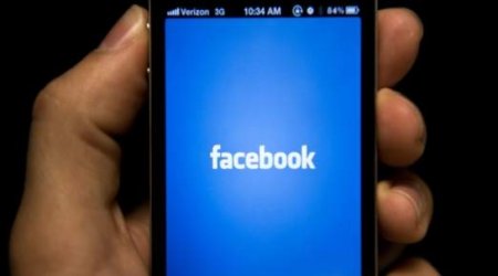 Facebook Pulls Chat Feature From Phone App