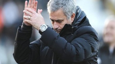 Chelsea fans to pay millionaire Mourinho's fine