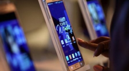 Samsung's mobile phone sales decline