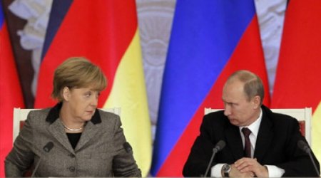 Merkellə Putin arasında gərgin söhbət - Rusiya meydan oxuyur