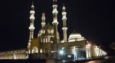 Qafqazın ən böyük məscidi - Fotolar