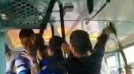 Cтудентки отбились ремнем от навязчивых ухажеров - ВИДЕО