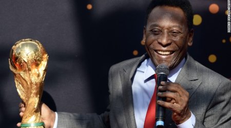 Soccer great Pele remains in intensive care