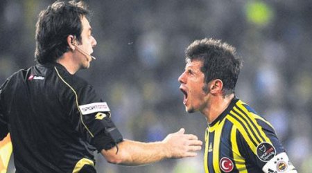 “Fənərbaxça”  Əmrə Bələzoğlunu qovur