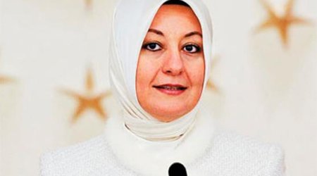 Sabiq prezidentin xanımı 49 yaşında tələbə oldu