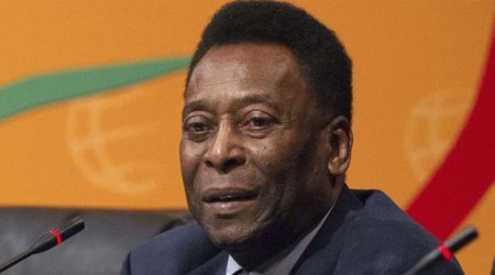 Əfsanəvi futbolçu ömürlük müqavilə imzaladı