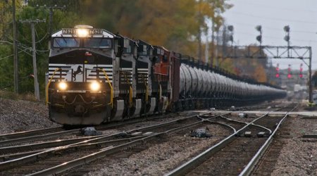 Nazir qatarın altında qalaraq öldü - ŞOK OLAY