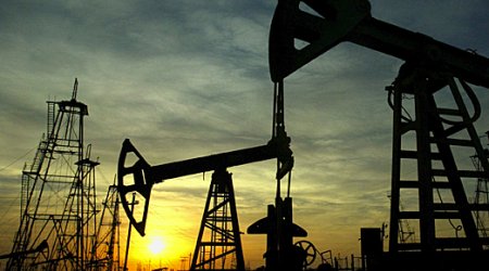 Azeri crude price falls to record low in over three years