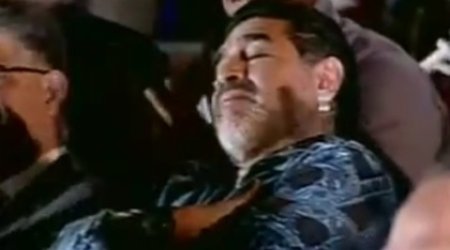 Марадона заснул во время речи президента