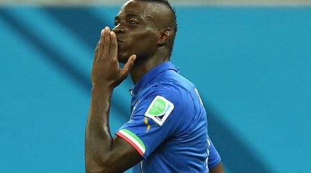 Mario Balotelli's 'I want a kiss from Queen'