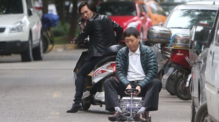 World's smallest car to dodge Shanghai traffic