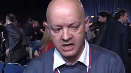 Журналист: А вы попробуйте пройти три ряда охраны пьяным