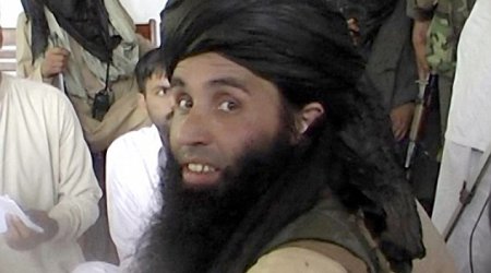 Five-year-old girl on only her second day at Pakistan school