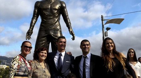 Ronaldo ridiculed as newly, er, erected statue in Portuguese home