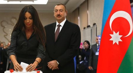President Aliyev casts ballot in Azerbaijan local elections
