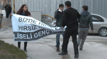 Ərdoğanı təhqirə görə daha 3 tələbə tutuldu