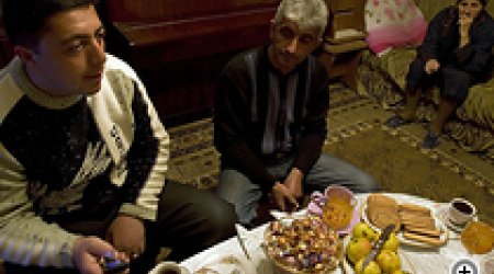 Armenia: as ruble tanks, Yerevan asks Santa for economic boost