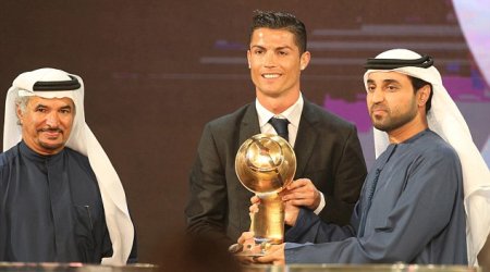 Cristiano Ronaldo receives best player of 2014