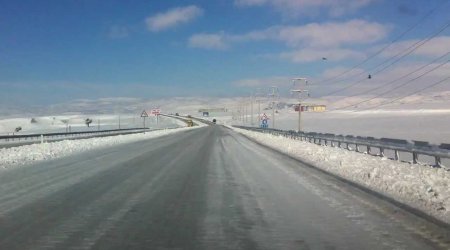 Bakıda yollar buz bağladı