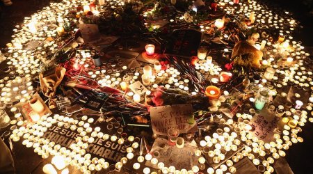 Paris goes dark for Charlie Hebdo