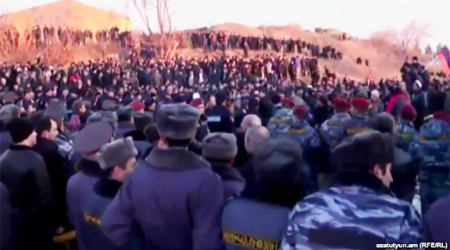 Armenians protest over Russian soldier accused of killing family