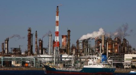 Brent crude inches above $48, but outlook remains weak