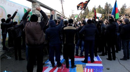 Hundreds protest against cartoons of Prophet Muhammad in Azerbaijan