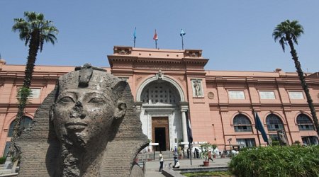 Burial mask of Tutankhamun is permanently damaged