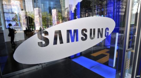 Samsung earnings hit by tumbling mobile sales