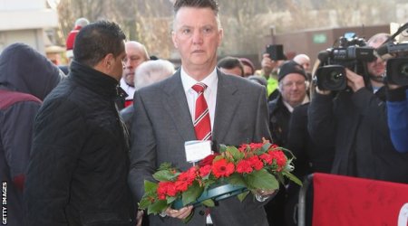 Man Utd manager Louis van Gaal in Munich tribute